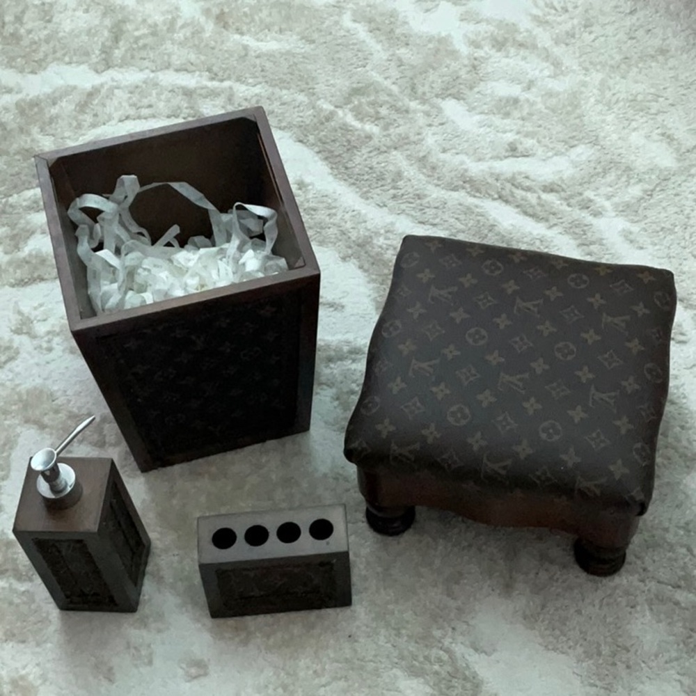 H by Halston Brown Bath Accessories Set for Elegant Decor